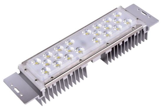Chine Le module de 10W-60W LED pour le réverbère pour le lumen élevé industriel de lumière d'inondation de LED a produit l'économie 120lm/Watt enegy fournisseur